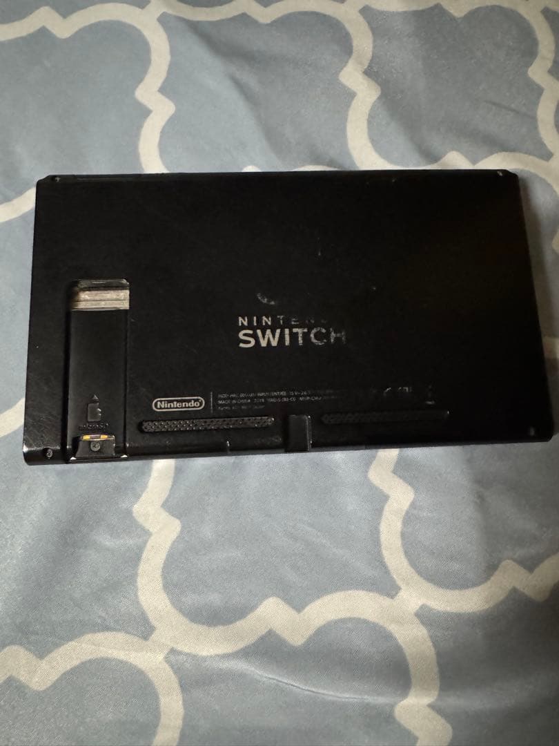 Nintendo Switch本体とプロコン