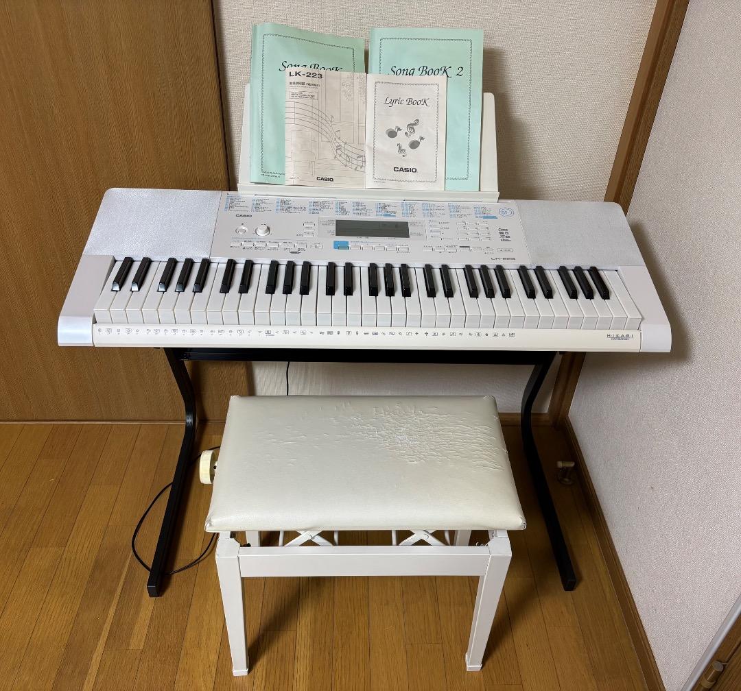 【3点セット】CASIO LK-223 電子キーボード (スタンド・椅子付き)