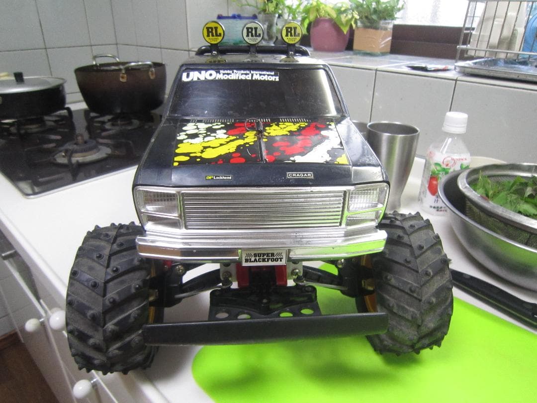 ラジコンカー　黒