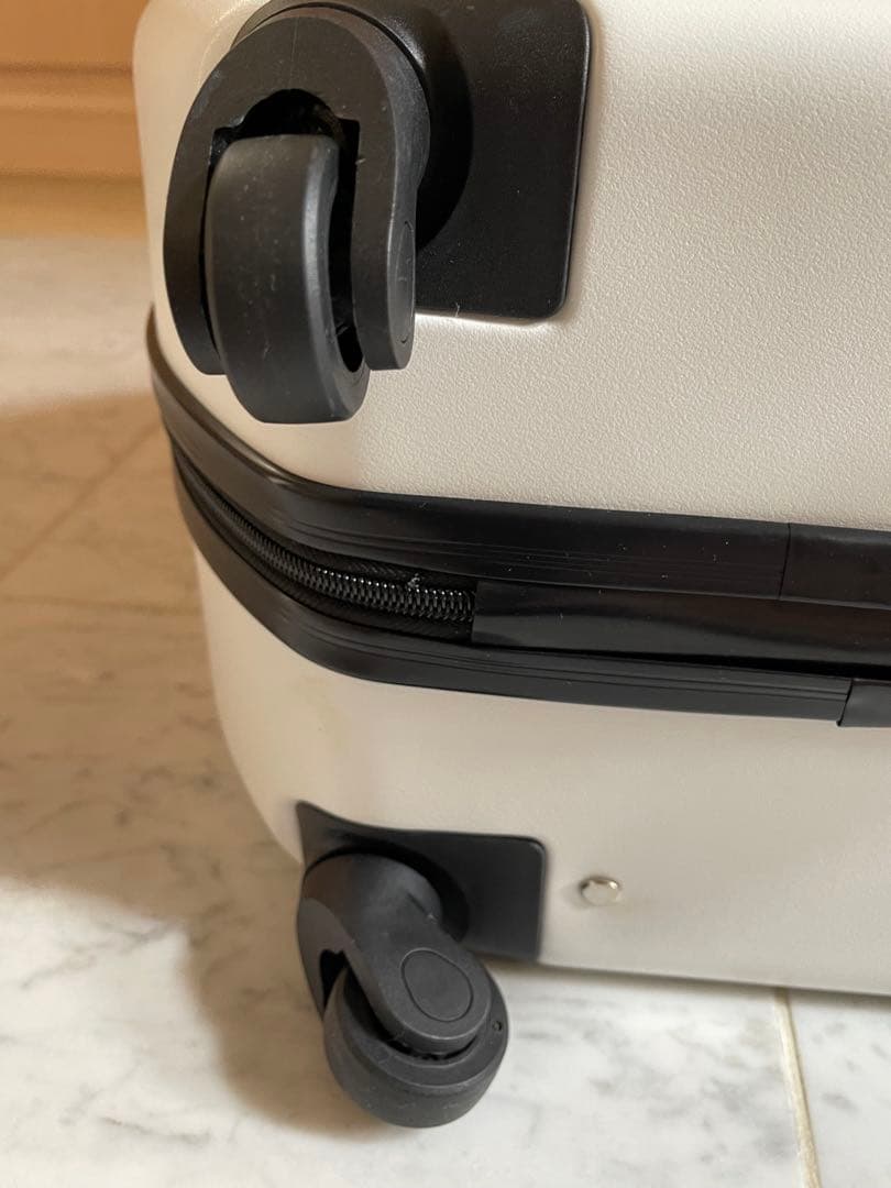 【新品】サンリオキャラクター キャリーケース キティ　クロミ　シナモン　マイメロ