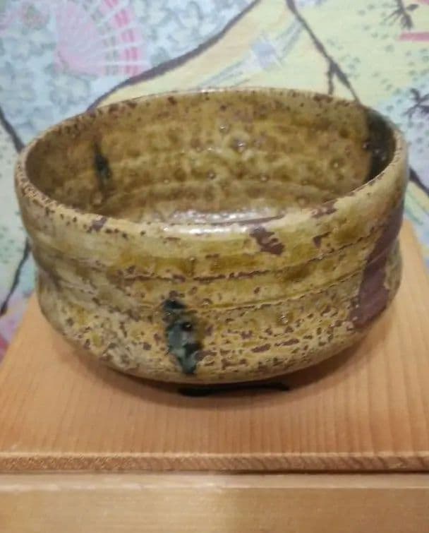 とも箱要り抹茶碗です