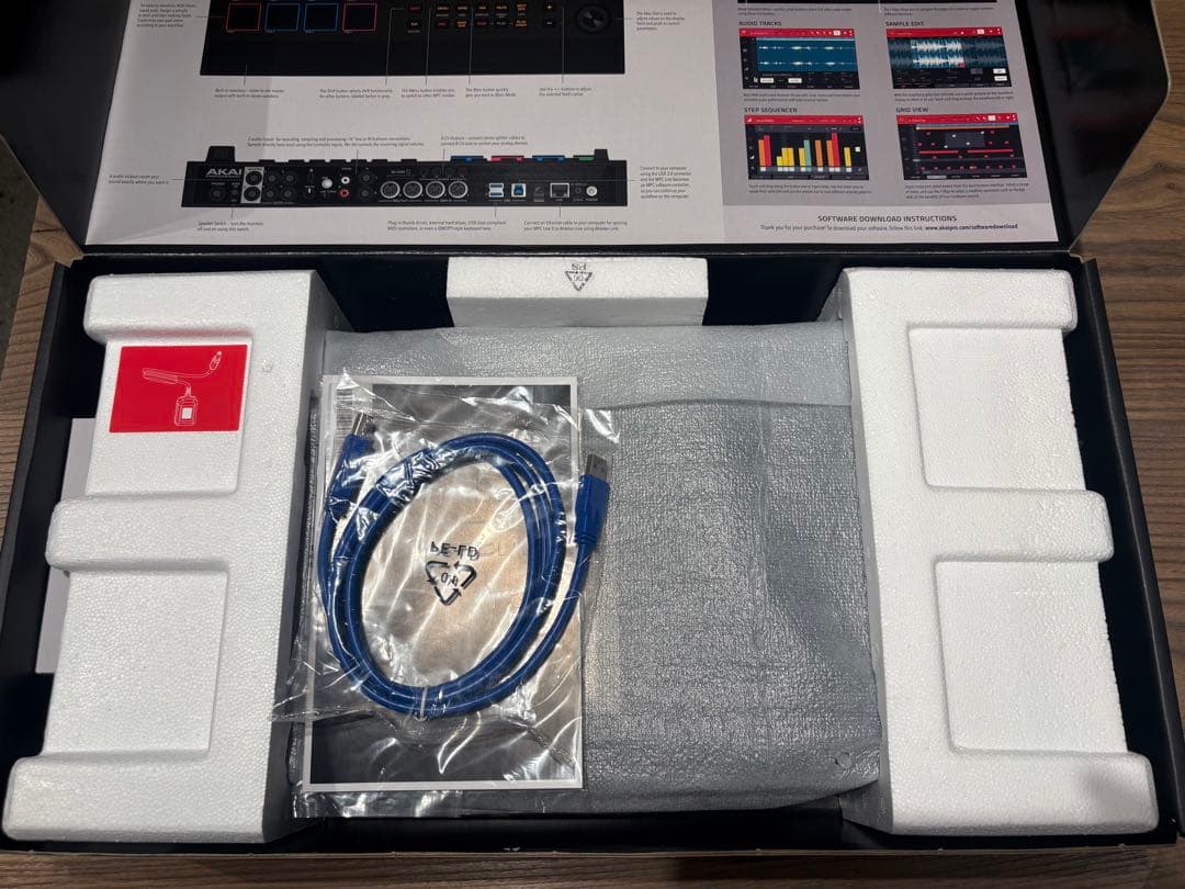 AKAI MPC LIVE II 新品同様