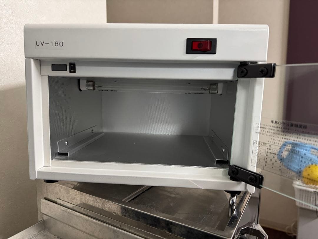 日鉄工業　小型紫外線消毒保管庫 ボーテ　UV-180 中古