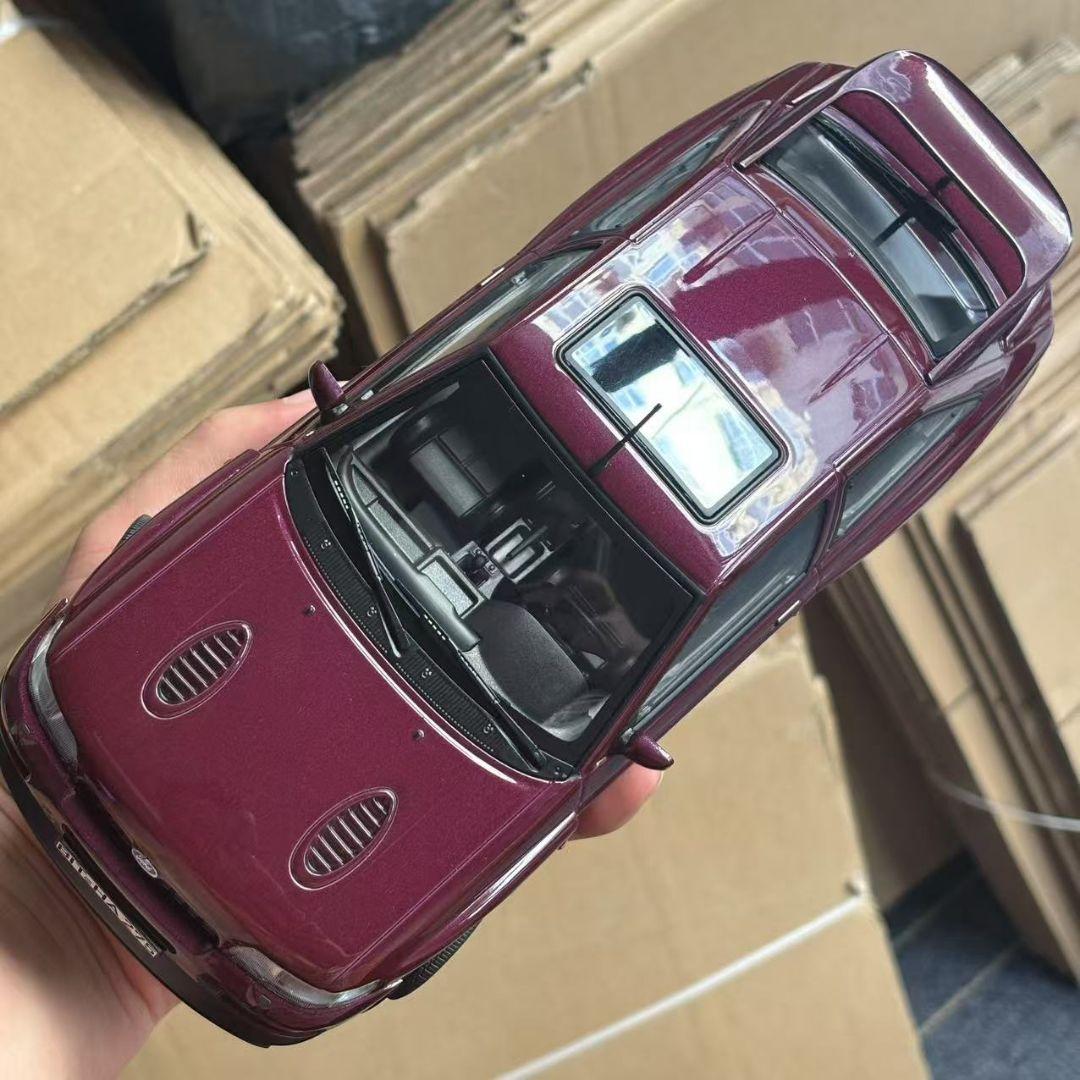 Ford Escort RS Cosworth ダークレッド ミニカー 1/18