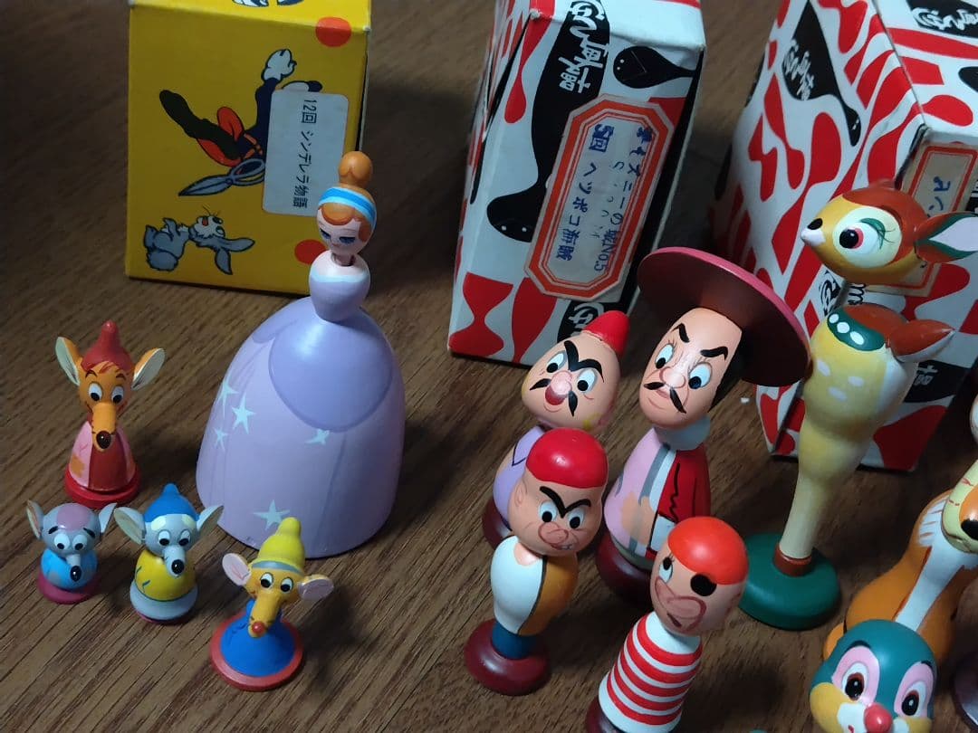 ミ*ン様 未使用 経年保管品ディズニーの城 まんがこけし 9種キャラミッキーマウ