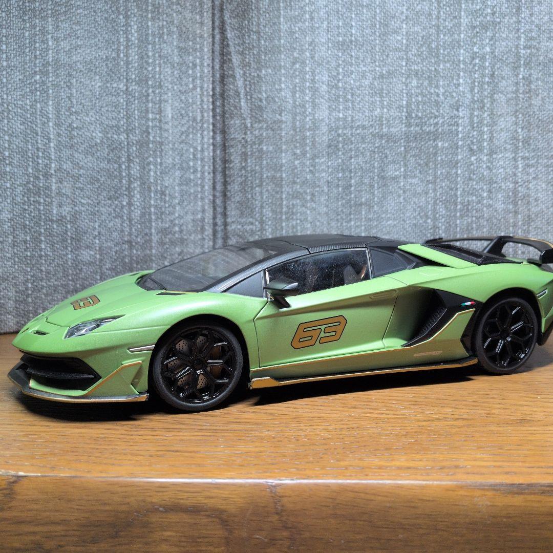 アヴェンタドール ロードスター1:18スケール 　マットグリーン 63