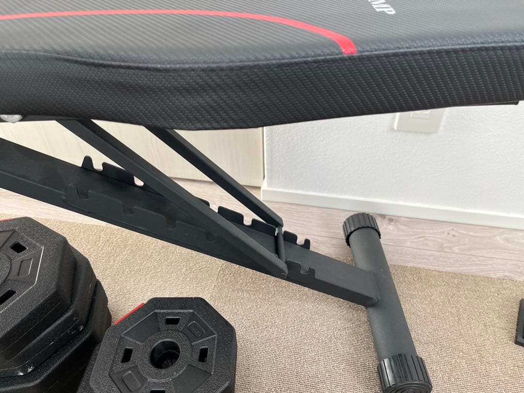 トレーニングベンチとダンベルセット