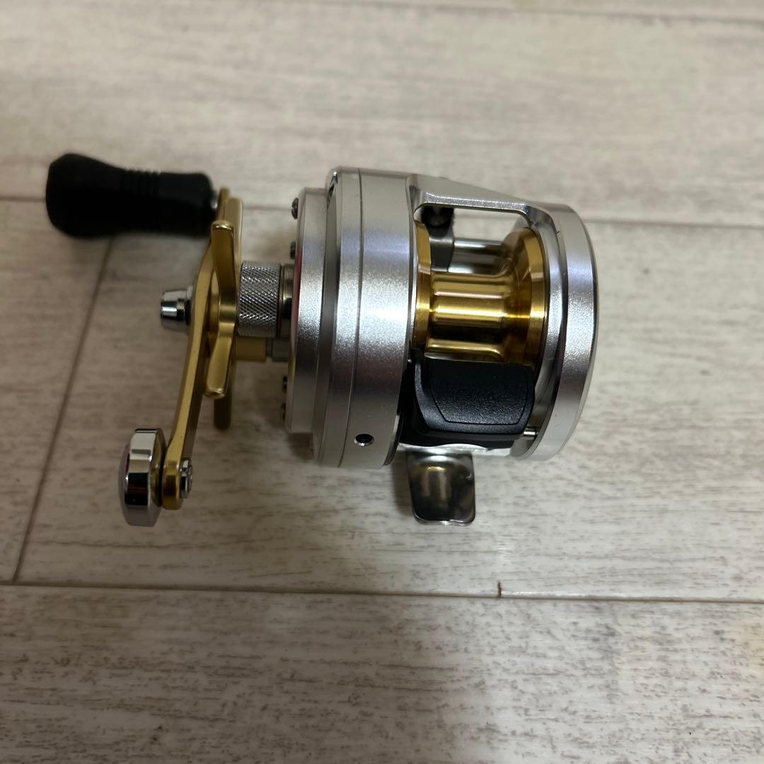 シマノ　12カルカッタ401F 両軸リール 左巻き