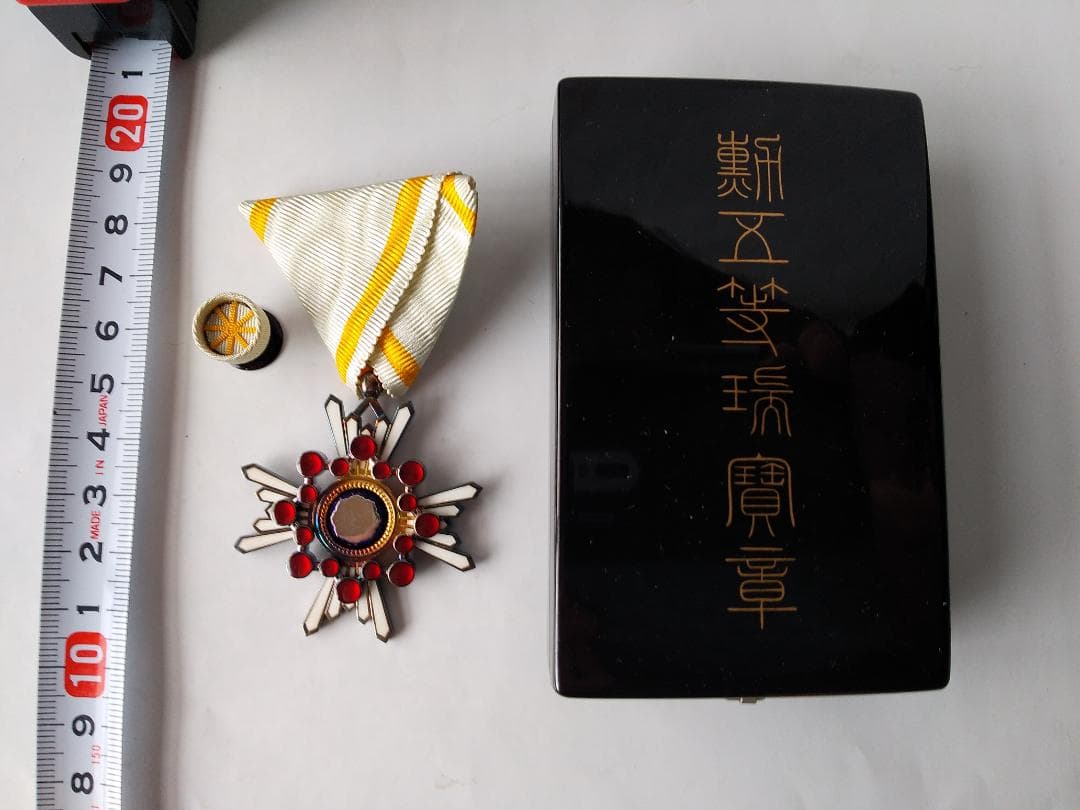 希少品 勲五等瑞宝章 勲章 ミリタリー ミリタリーグッズ 旧日本軍 美品 です。