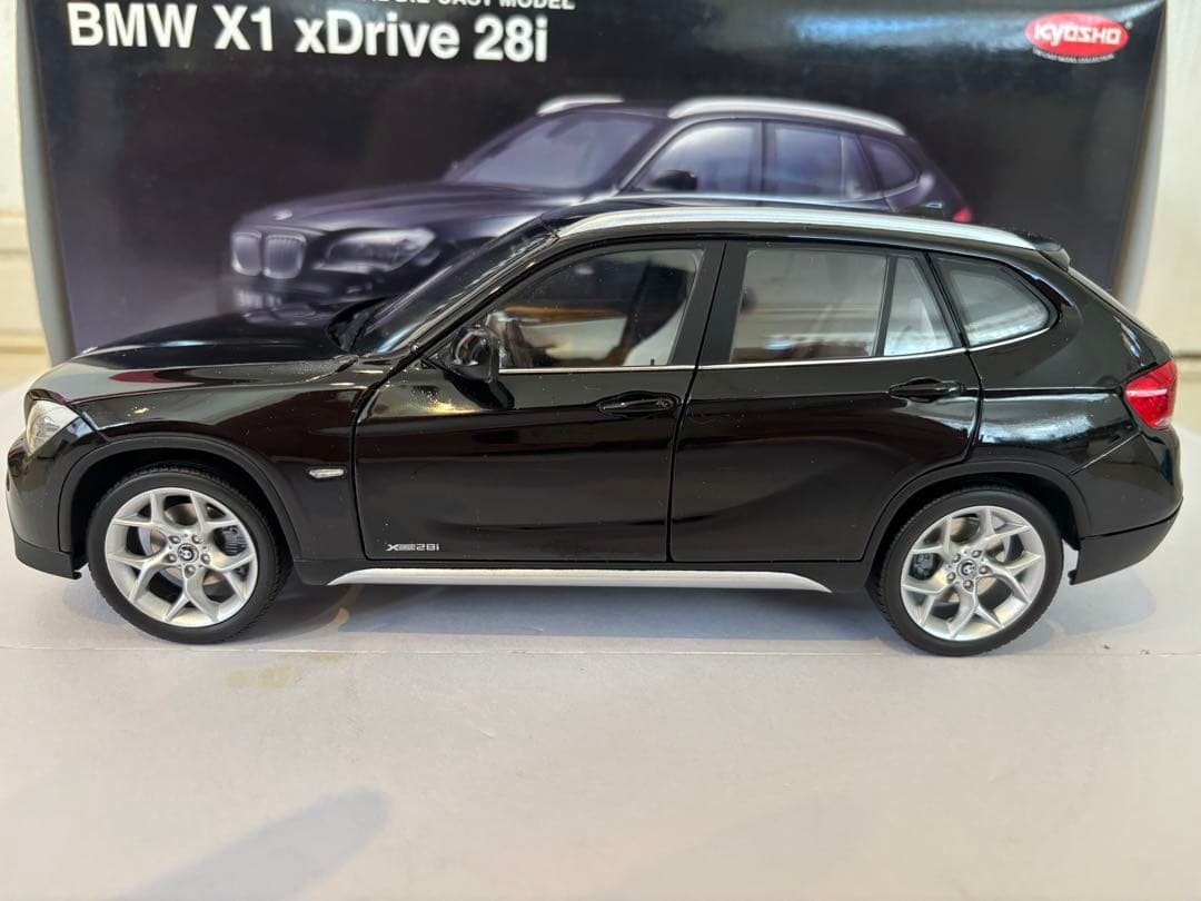  X1 xDrive 28i E84 ミニカー京商 1/18 Kyosho