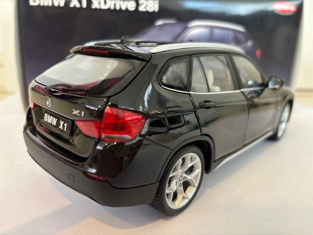  X1 xDrive 28i E84 ミニカー京商 1/18 Kyosho