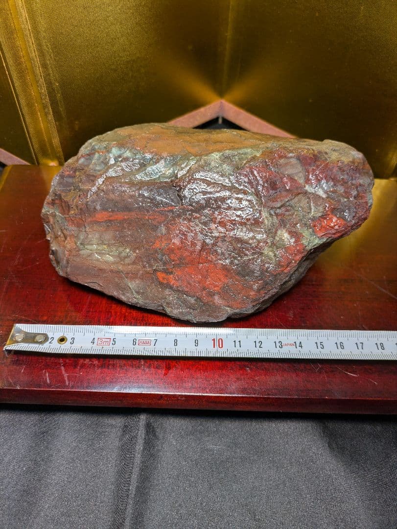 赤石 原石 1.6kg 未加工品 緑石英層入り、赤色濃淡 希少、レア品