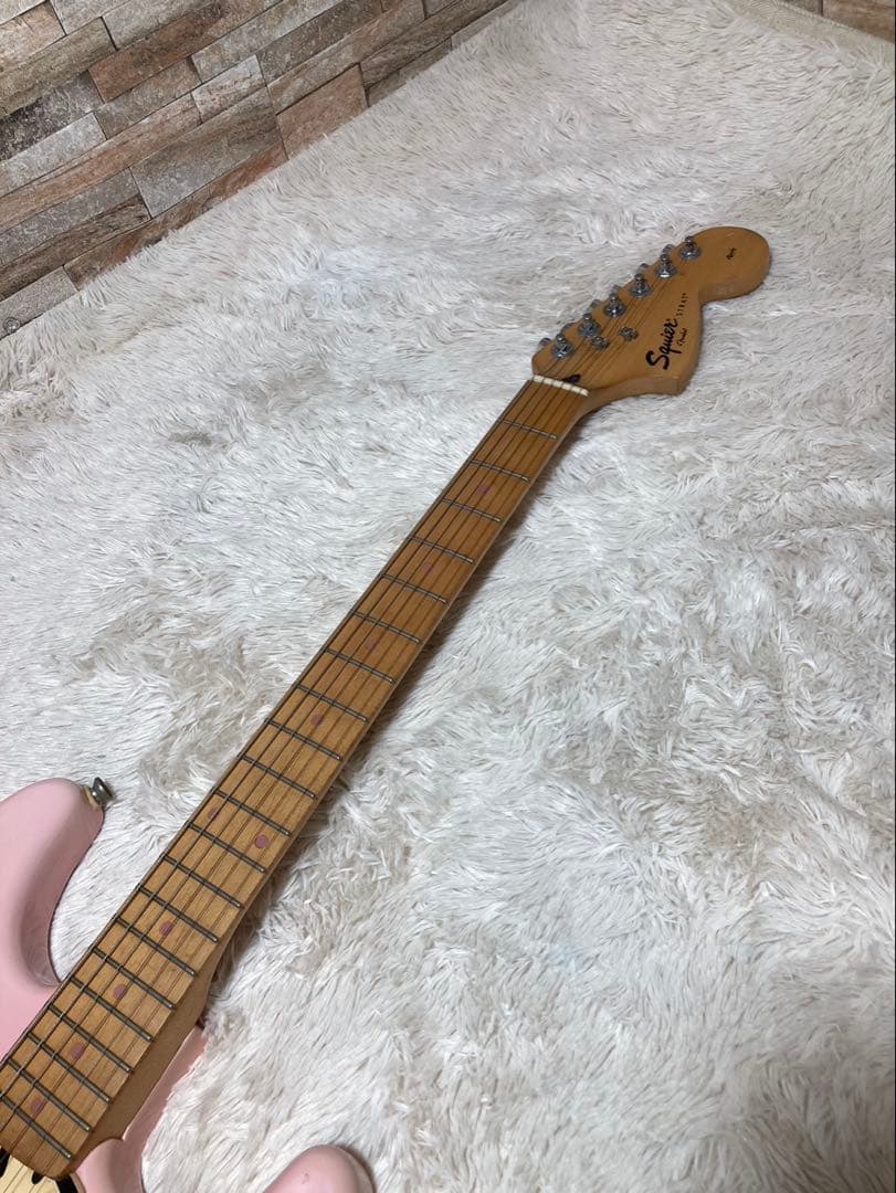 スクワイヤー　エレキギター　Hello Kitty Stratocaster