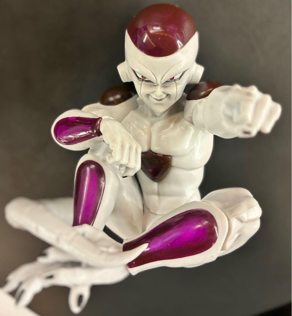 希少 フリーザ フィギュア 高さ約11cm