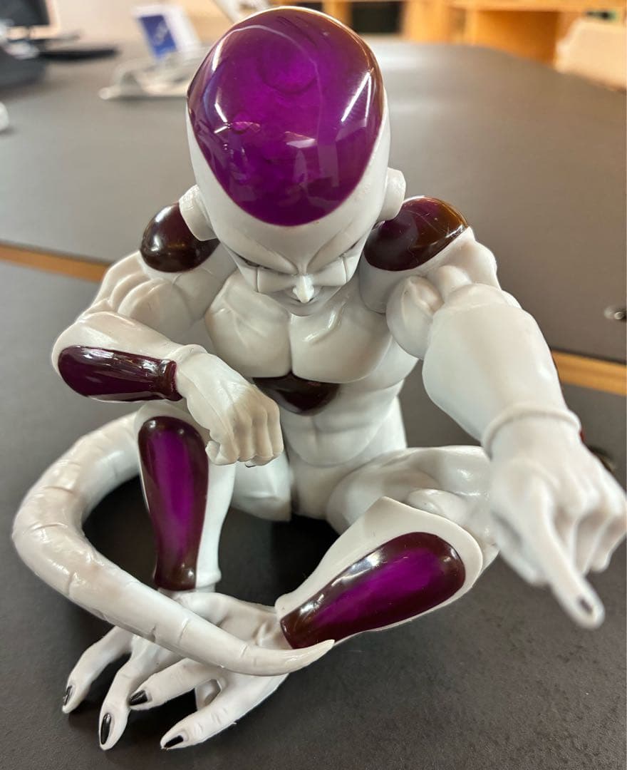 希少 フリーザ フィギュア 高さ約11cm