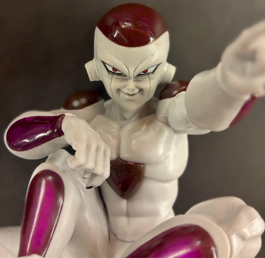 希少 フリーザ フィギュア 高さ約11cm