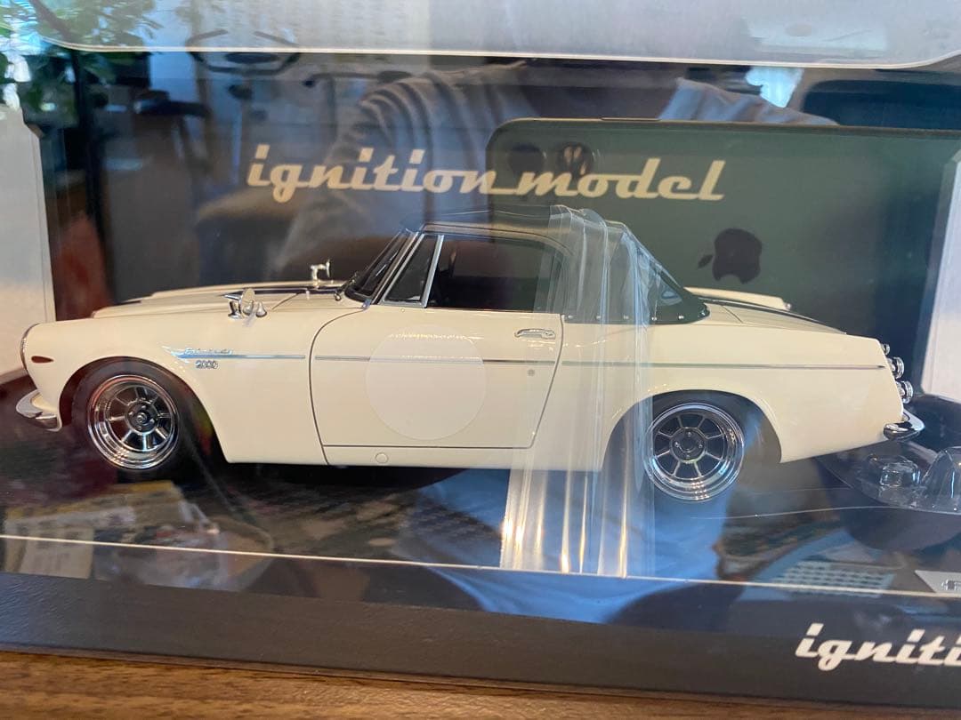 ミニカー DATSUN Fairlady2000 1/18