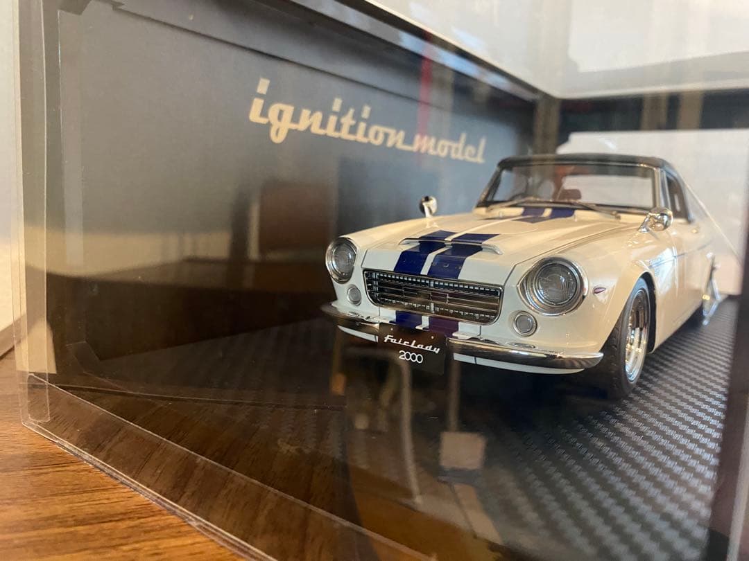 ミニカー DATSUN Fairlady2000 1/18