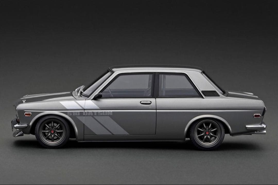 イグニッションモデル1/18 ダットサン ブルーバード With Engine