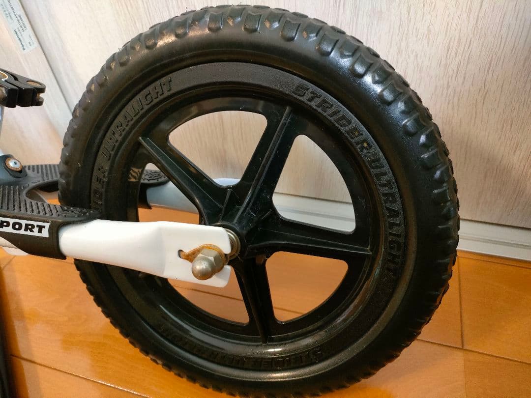 ストライダー 12インチ 白 スポーツモデル ホワイト STRIDER