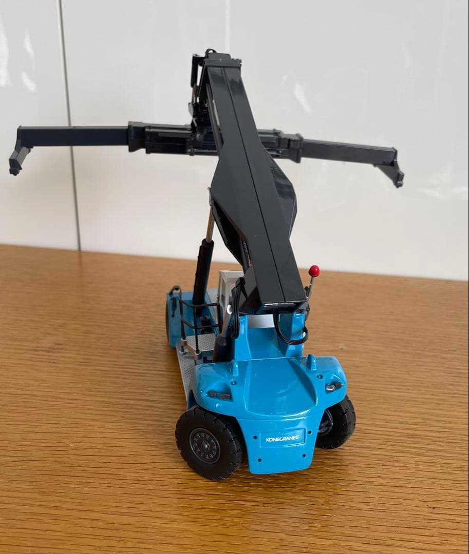リーチスタッカー KONECRANES SMV 4531 TB5