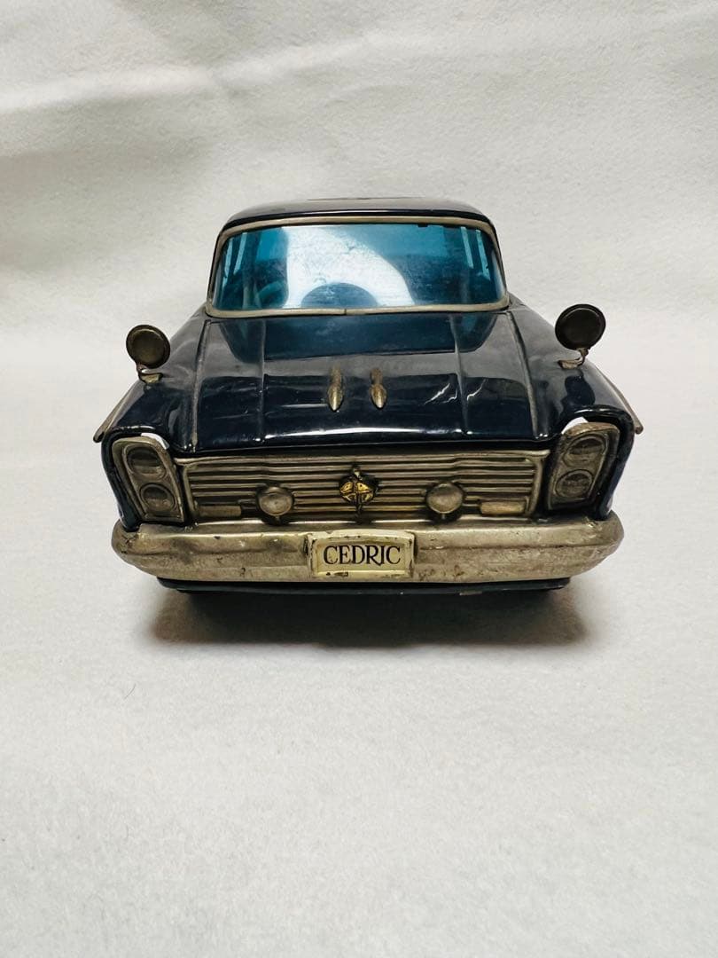 昭和レトロ　イチコー　ブリキ　日産セドリック・カスタム　縦目4灯　初期