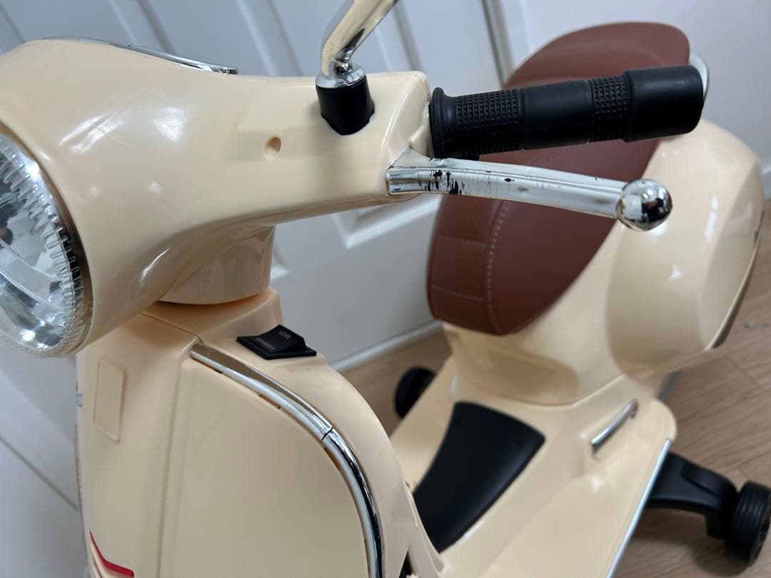 電動バイク ベスパ 子供用 乗用　補助輪付