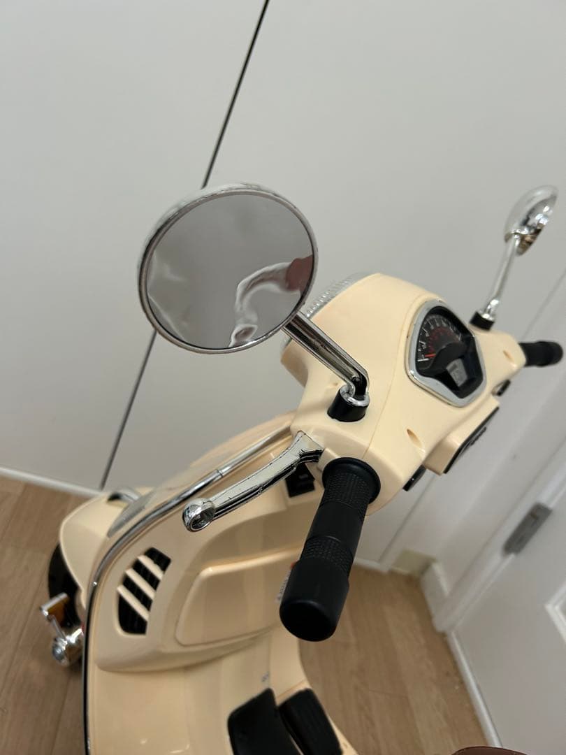 電動バイク ベスパ 子供用 乗用　補助輪付