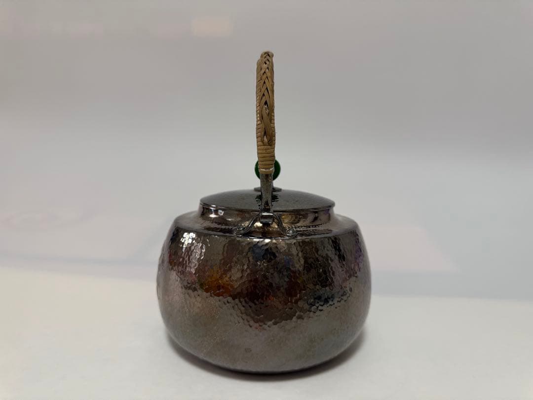 純銀製 蓮の彫刻 槌目 口打出湯沸 銀瓶 煎茶道具