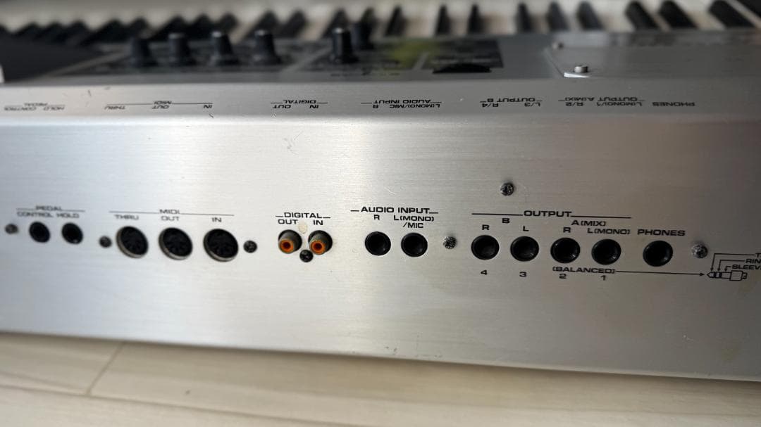 Roland Fantom X8 ｜88鍵｜ピアノタッチ｜要修理｜現状渡し