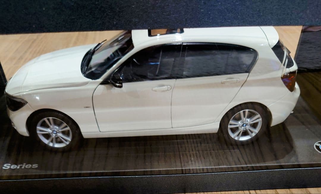 【新品】 1 Series ミニカー 1/43【未開封】