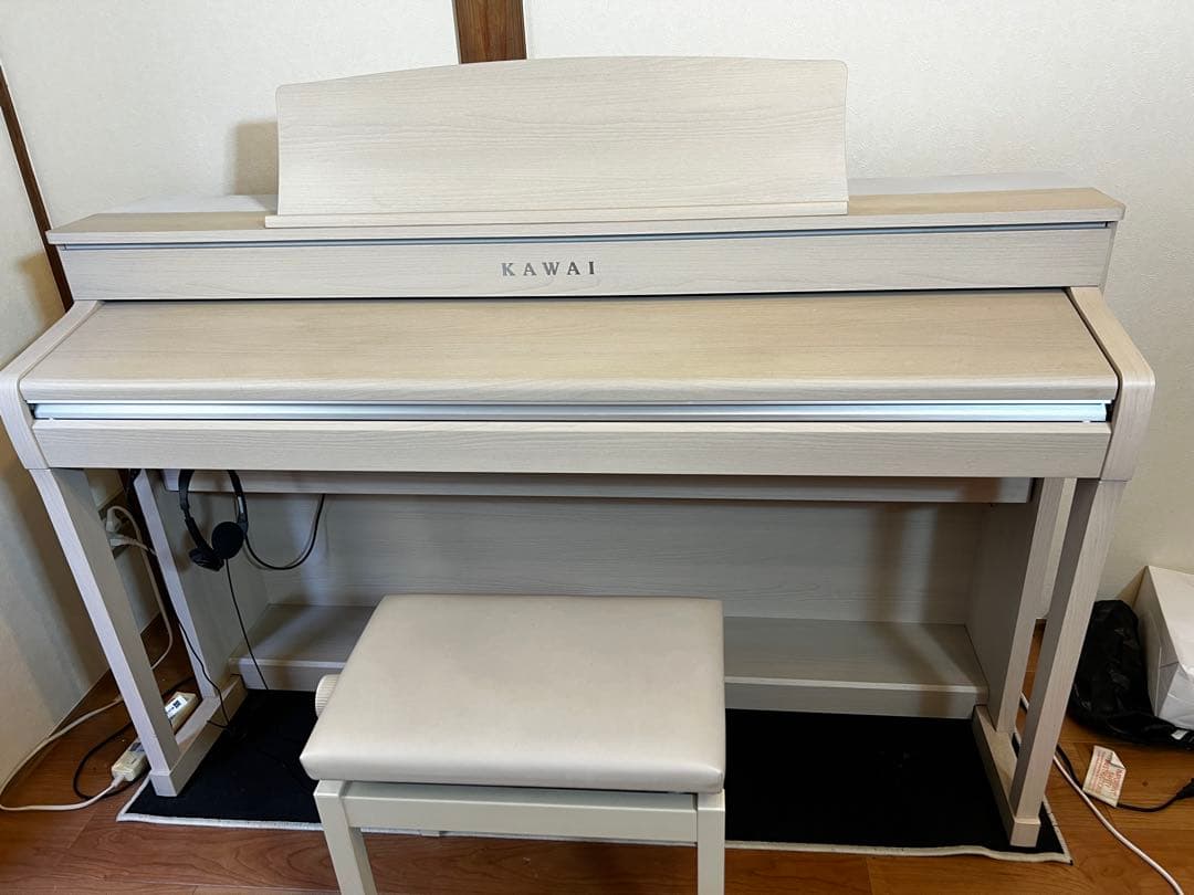 KAWAI ホワイト電子ピアノ 椅子　イヤホン付き CA79