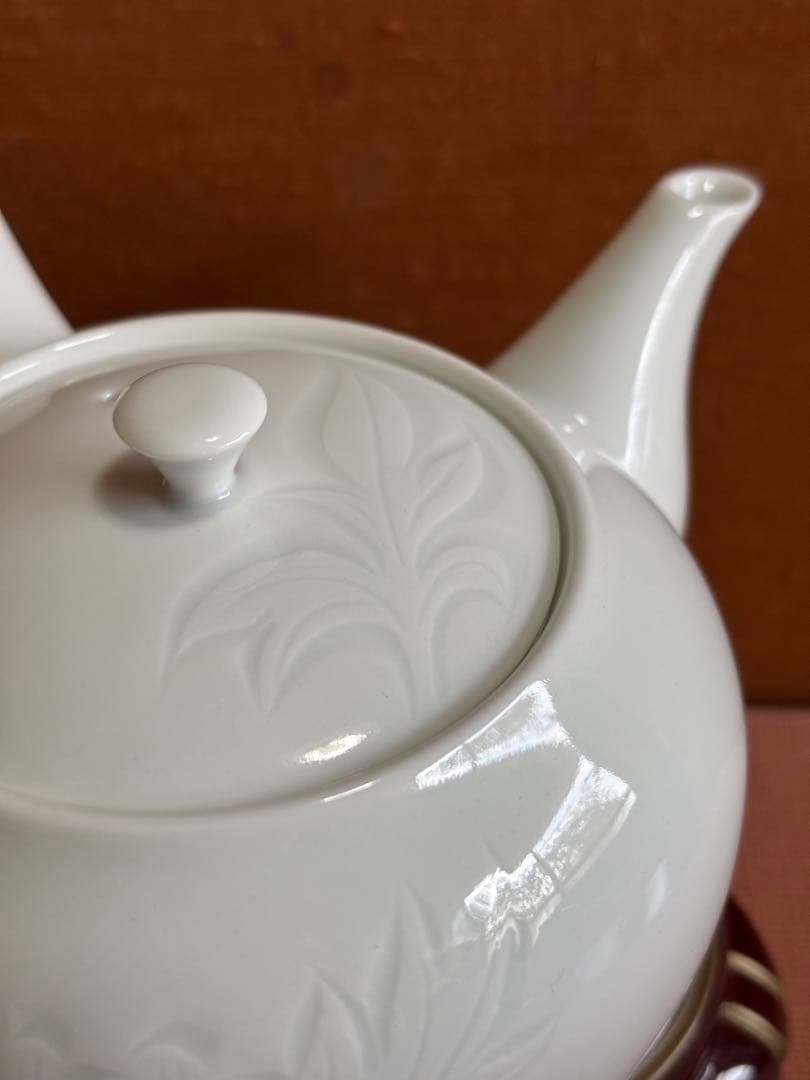 有田白磁名工初代奥川忠右衛門作白磁陽刻茶器揃茶碗五客急須　未使用　共箱