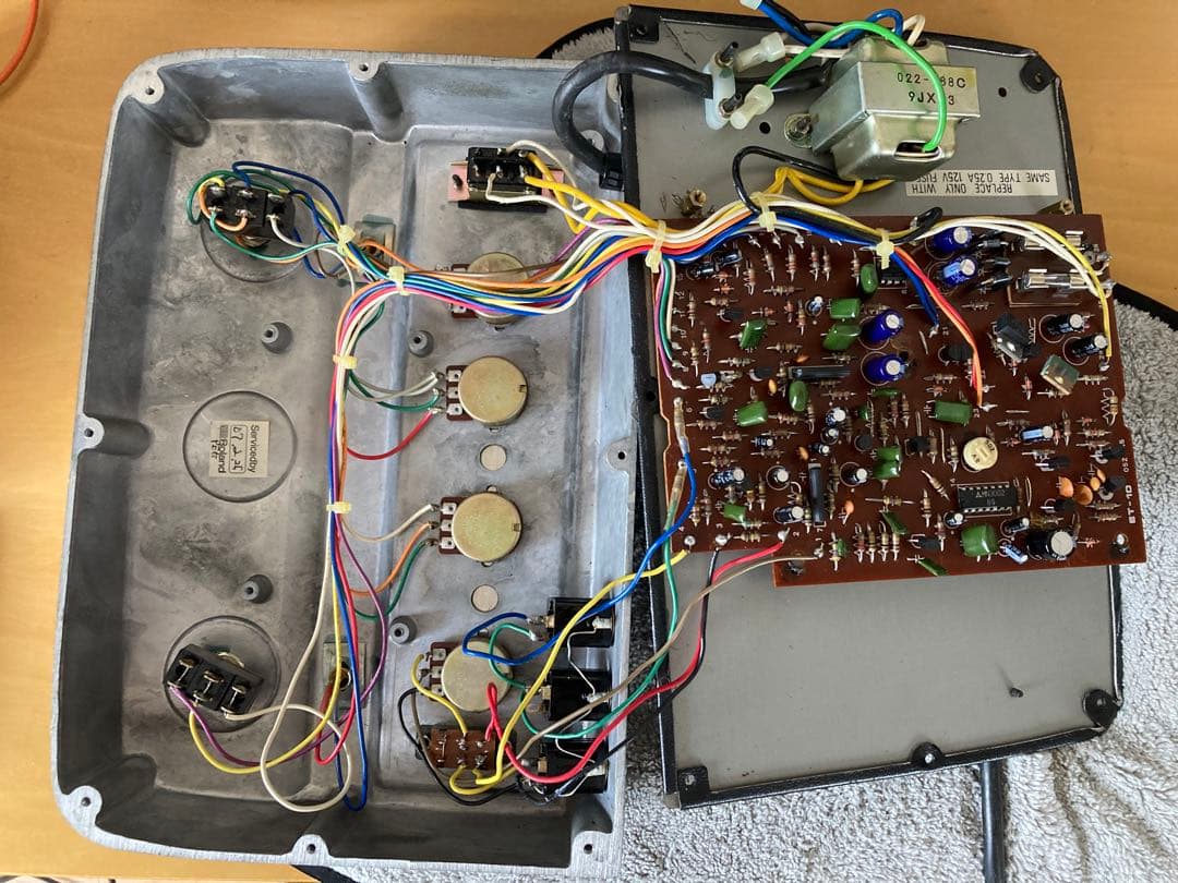 ギター BOSS CE-1