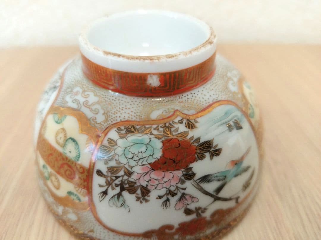 お値下げしました、九谷　人物・花鳥湯呑、煎茶碗 大日本九谷製　傷あり