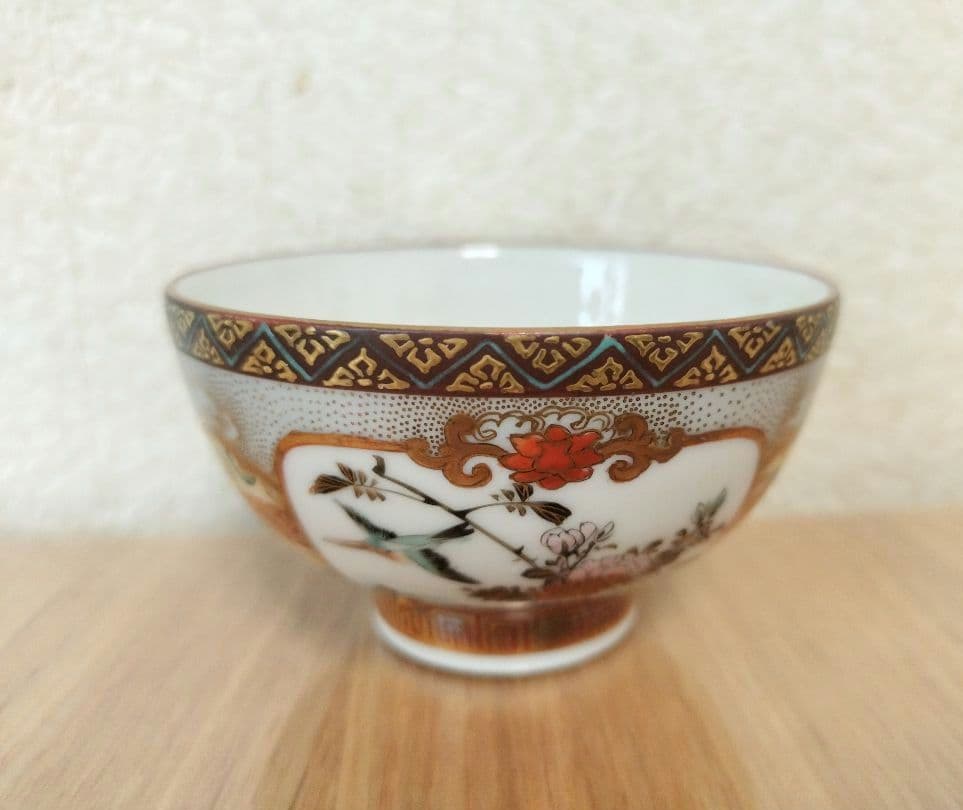 お値下げしました、九谷　人物・花鳥湯呑、煎茶碗 大日本九谷製　傷あり