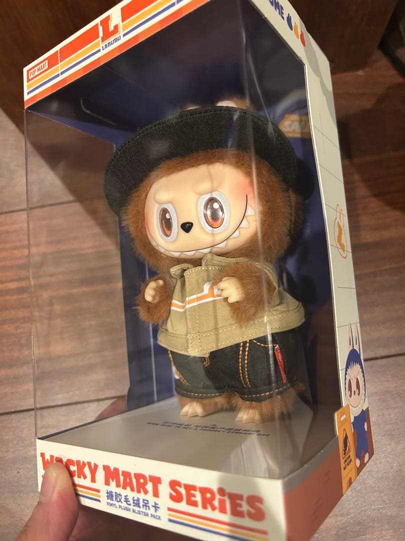 【完全正規品】POP MARTワッキーマート　店員ラブブ