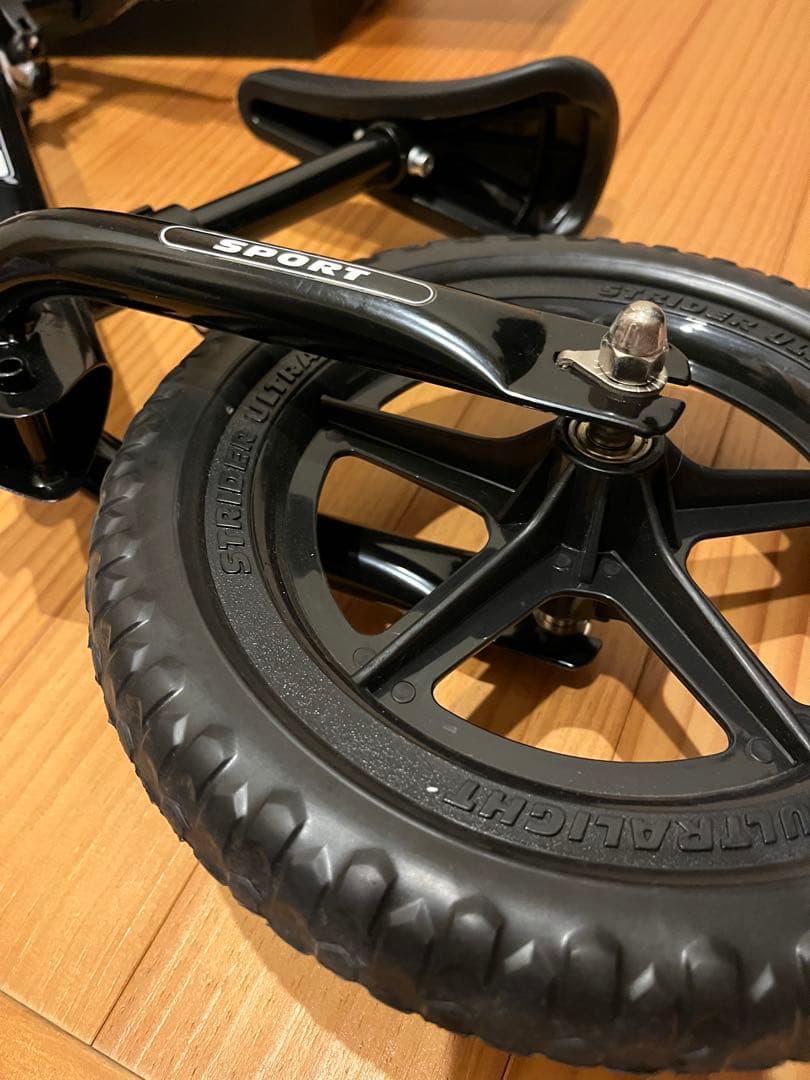 ストライダー スポーツブラック STRIDER ヘルメット　プロテクター