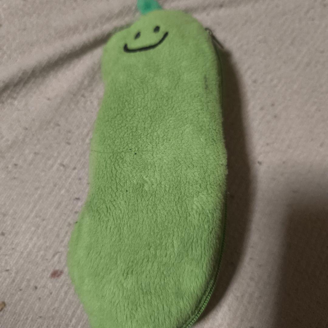 緑色の笑顔キャラクター筆箱