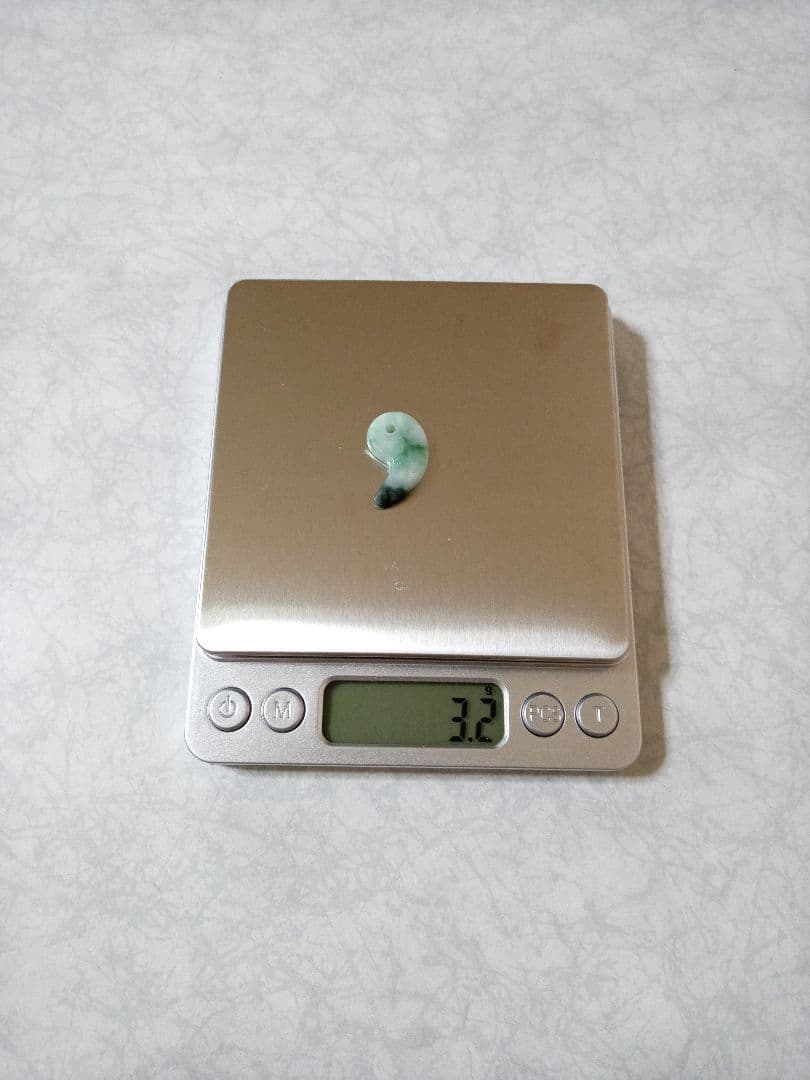 天然石 糸魚川 翡翠 ヒスイ 勾玉 ②