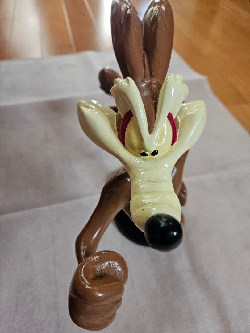 ワイリー・コヨーテ フィギュア 約20cm