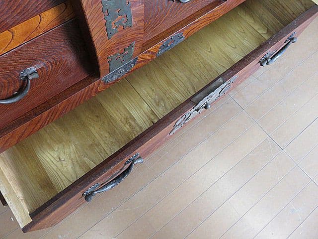 【在銘 七屋太郎刀】欅無垢材 車箪笥 鍵付き 玉杢・虎杢 時代箪笥 高級総欅