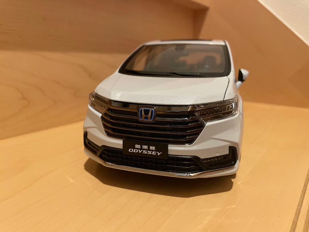 ホンダ ODYSSEY 1/18スケールモデル