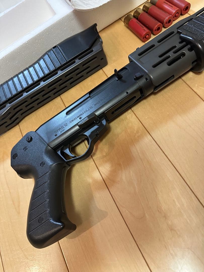 東京マルイ　スパス12　予備フォアグリップ、ショットガンシェル5個付き　動作OK