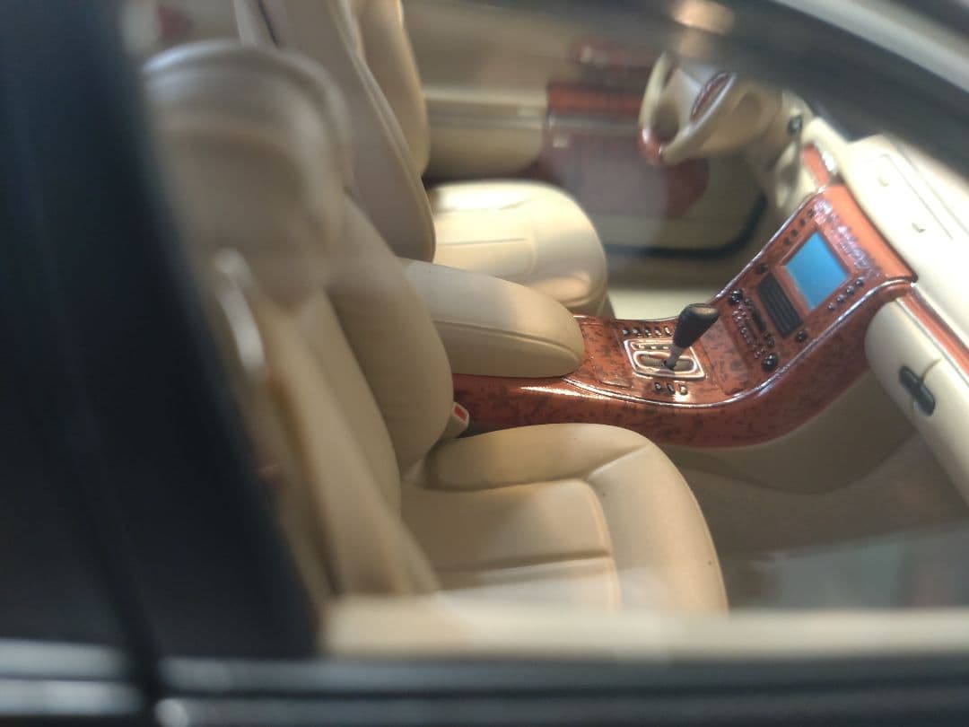 【新品・未使用】AUTOart MAYBACH 57 1/18スケール