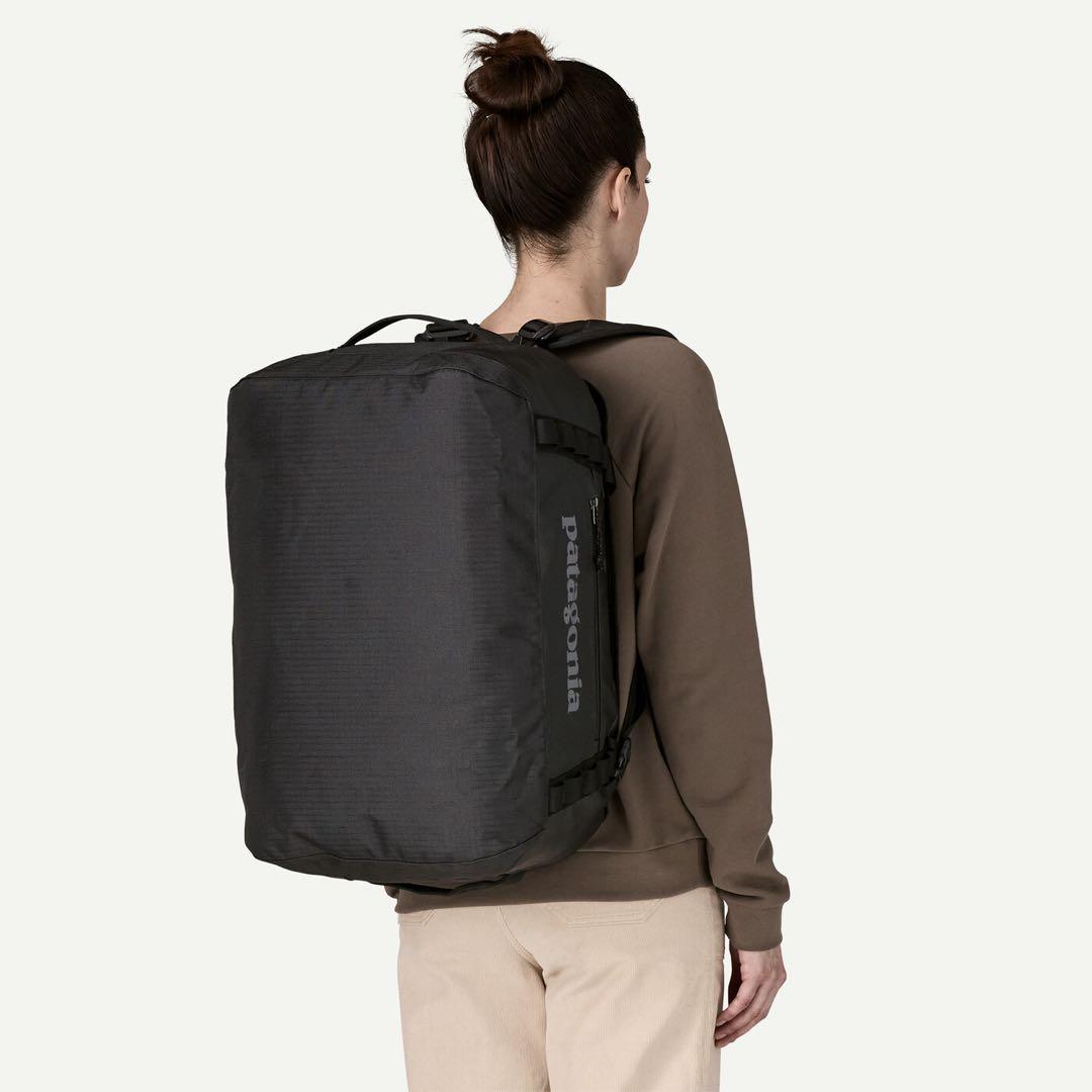 新品未使用タグ付　patagonia ブラックホールダッフル40リットル