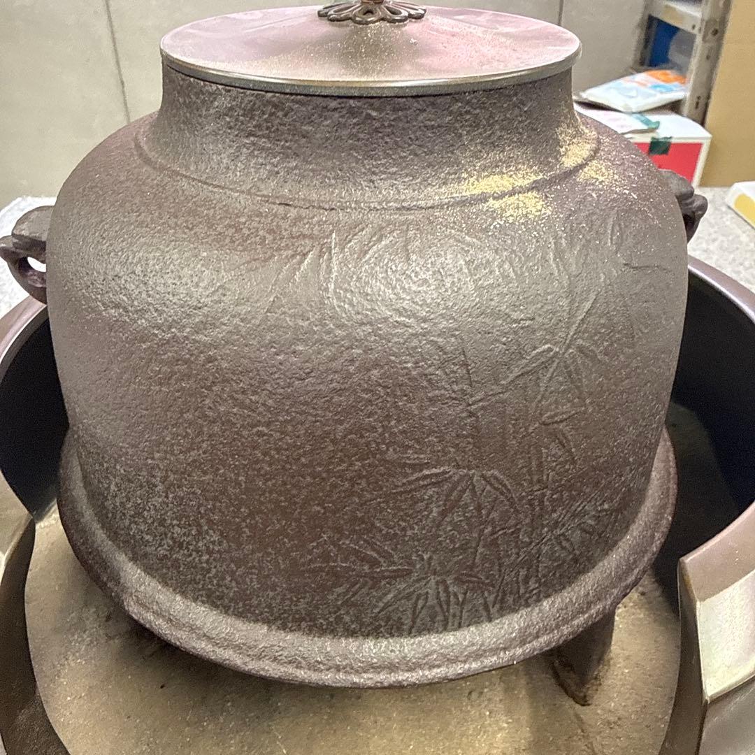 鋳鉄製茶釜 蓋付き 工芸品 アンティーク 茶道具 灰付き 風炉 格安