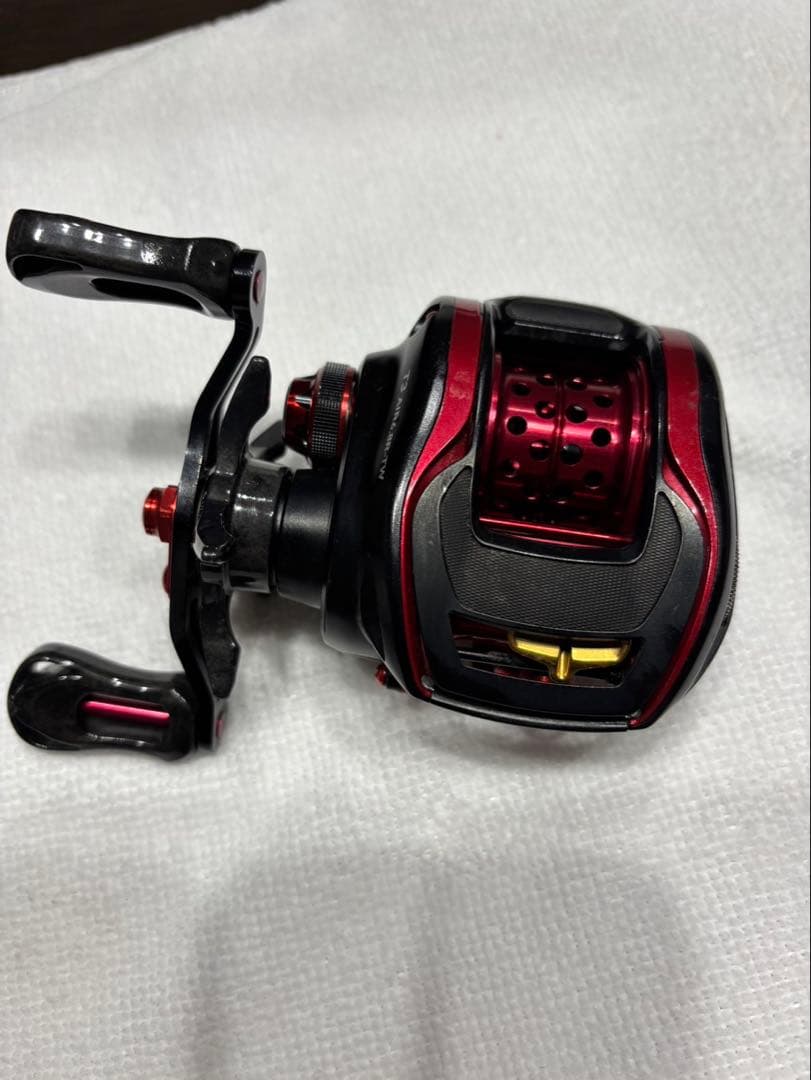 ダイワ ベイトリール 黒赤 T3AIR 6.8R-TW