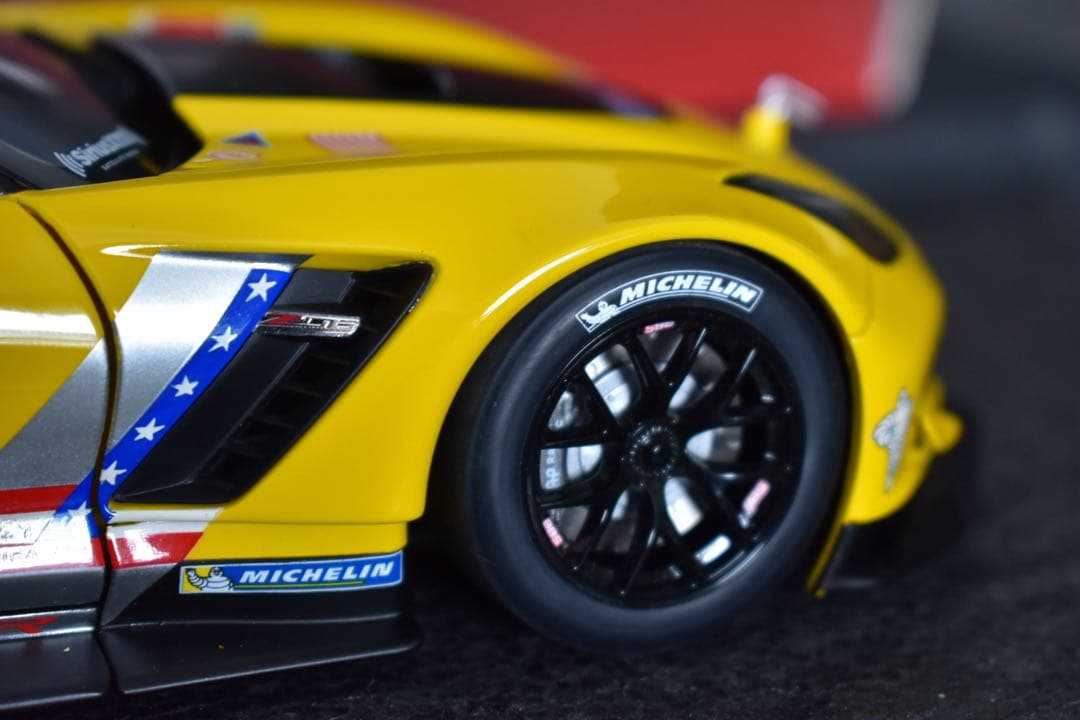 1/18 オートアート シボレー コルベット C7 R LIME ROCK