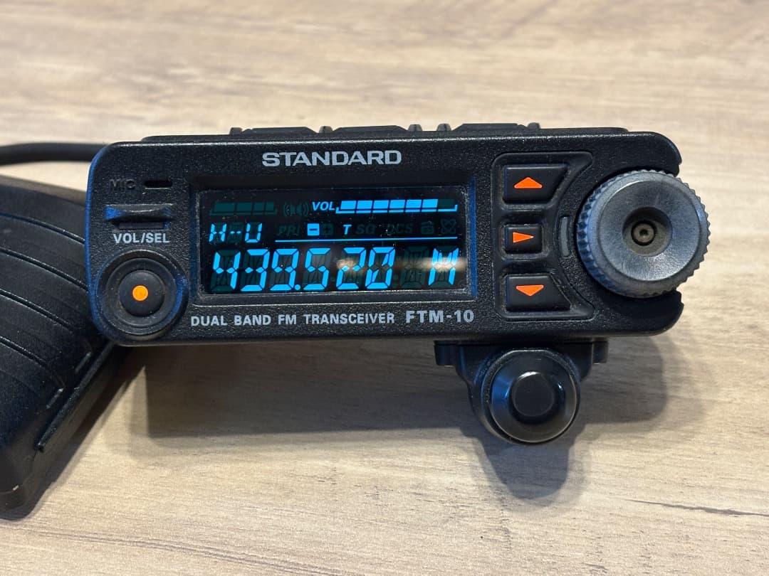 FTM-10S バイク用アマチュア無線機